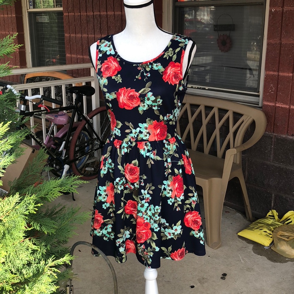 Macy’s Dress 👗 - Picture 5 of 8